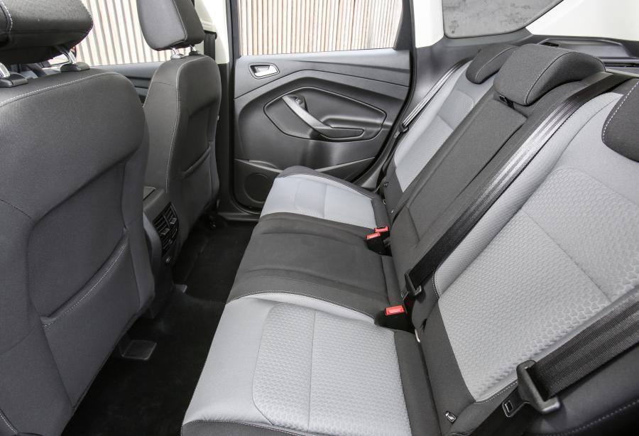 Интерьер Ford Escape Trend 2016 года  (AU) (фото 5 из 44)